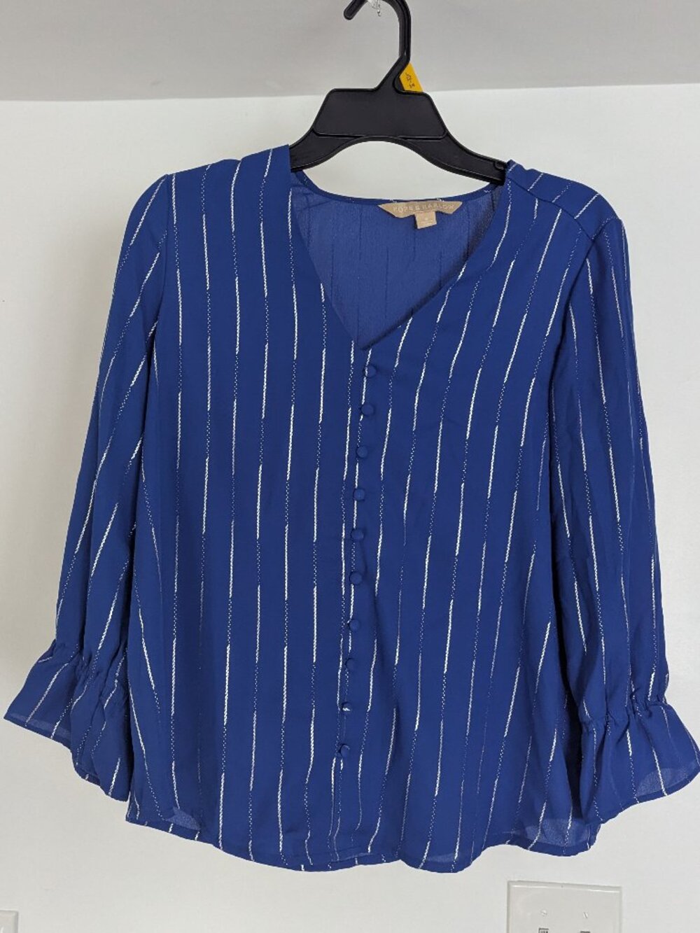 Light and comfy Hope and Harlow blue blouse